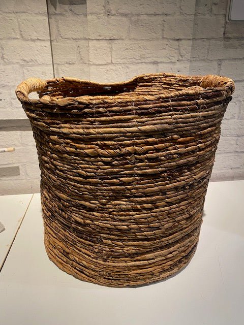 BANANA LEAVES BASKET WITH INNER HANDLES living-decorative-object Mano Plata   